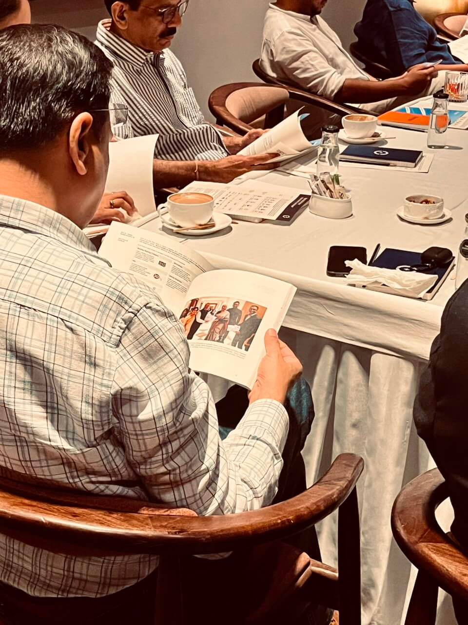An attendee reviews the Oister private markets report at the event.